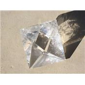 Octaèdre en pierre de Cristal de Roche (20 à 30 grammes)