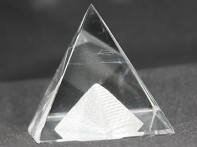 Accessoire ésotérique pyramide d'ite en cristal