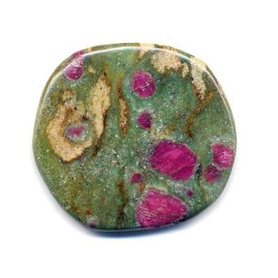 Rubis sur Fushite galet pierre plate (3 à 4 cm)